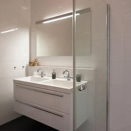 Modern Overlooking The Harbor Appartamento L'Aia