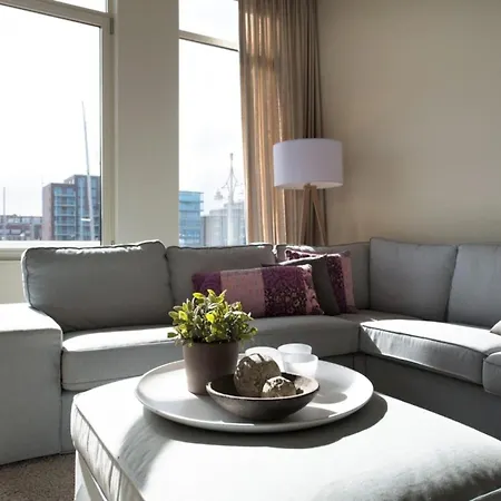 Modern Overlooking The Harbor لاهاي