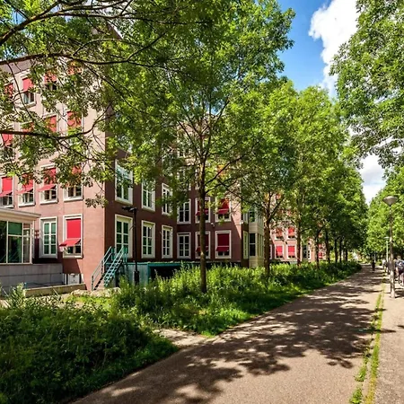 Modern Overlooking The Harbor * لاهاي